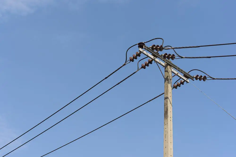 Trabajador muere mientras instalaba fibra óptica en Romeral