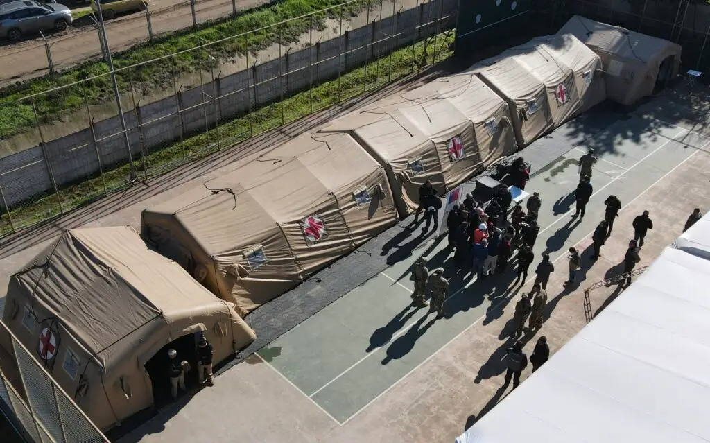 Ejército de Chile entregó hospital de campaña para Licantén