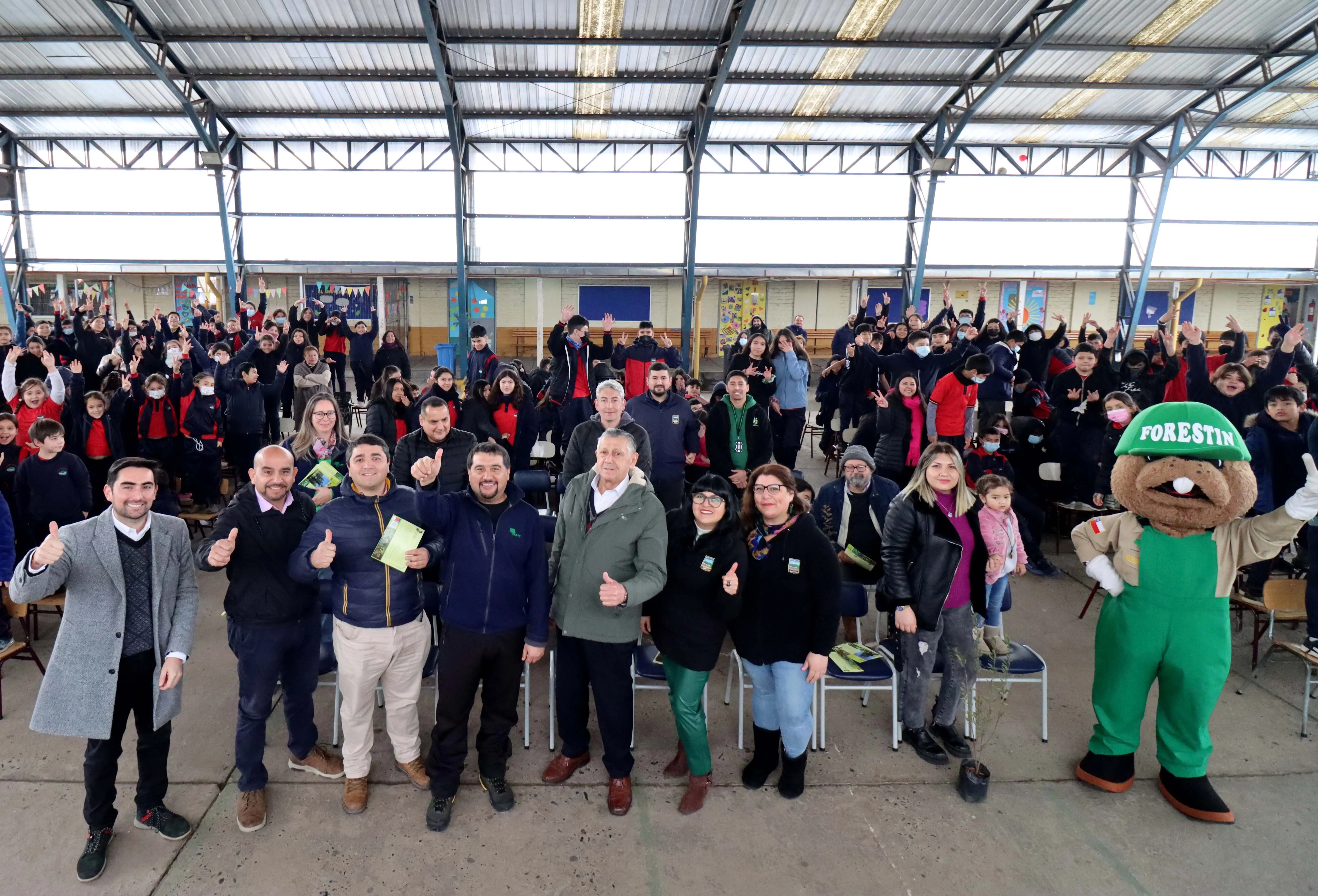 Forestín visitó Escuela Rauco y entregó 352 árboles para la comunidad