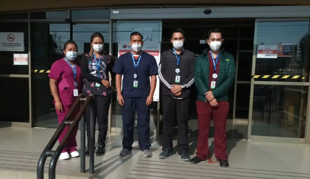 Hospital de Curicó recibe profesionales de México para apoyar la contingencia respiratoria