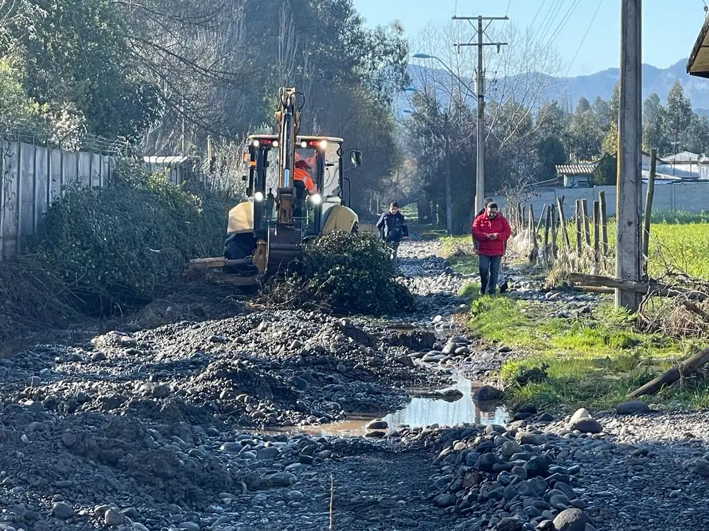 Municipio de Curicó coordinó limpieza de sumideros y habilitación de calles en sectores inundados