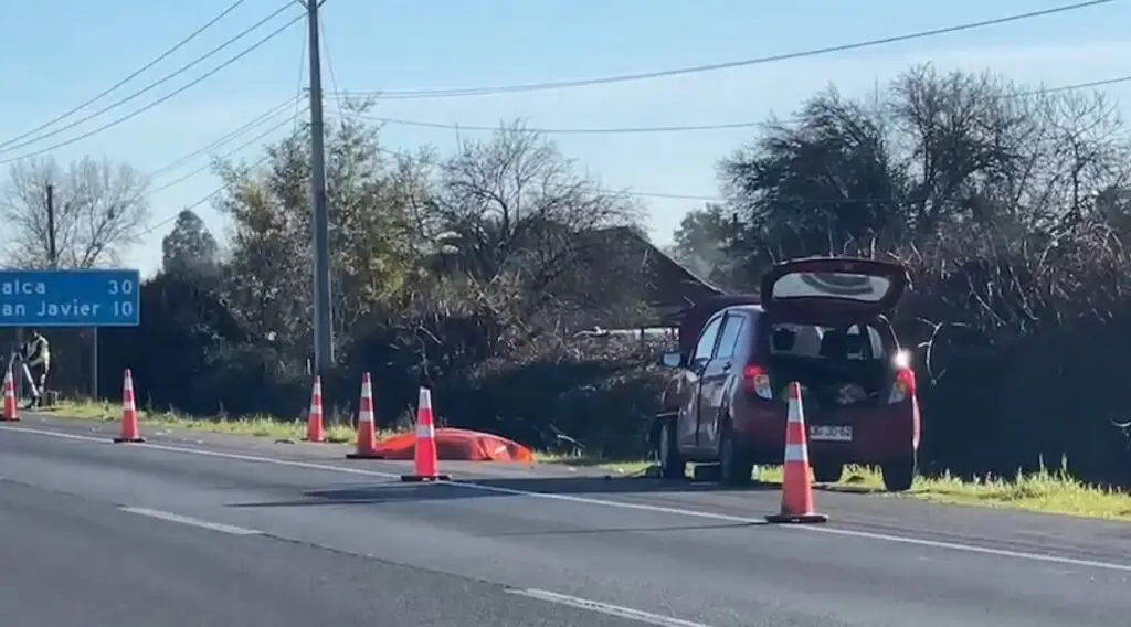 Fatal choque en San Javier: auto tuvo falla mecánica, se bajaron a revisar y murieron arrollados