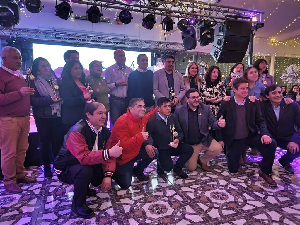Municipio de Curicó entregó reconocimientos a dirigentes vecinales
