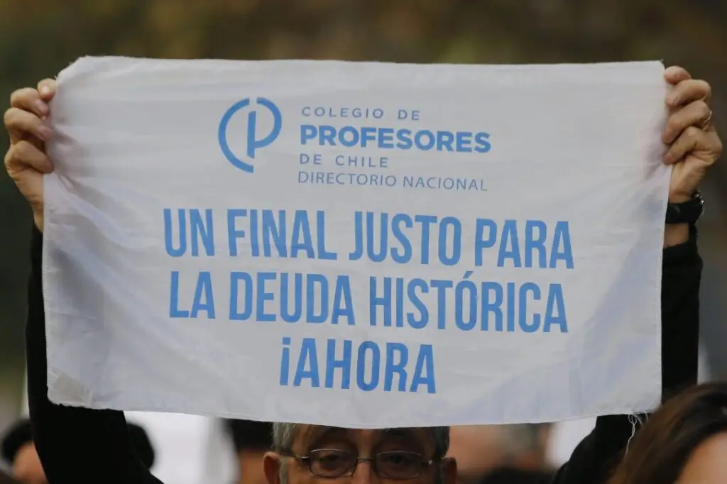 Colegio de Profesores anuncia paro indefinido tras rechazar propuesta del Gobierno