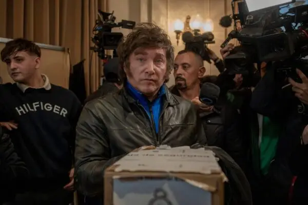 Javier Milei lidera en las primarias en Argentina