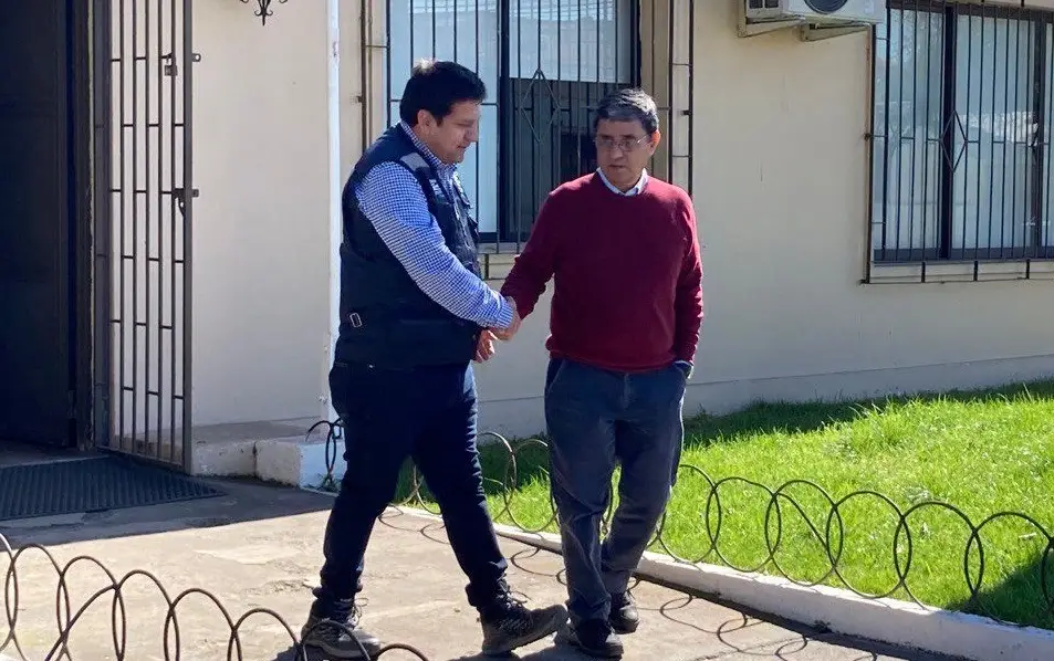 Alcalde de Sagrada Familia rechazó insultos de agricultores de Villa Prat a autoridades en visita de ministra de OO.PP.