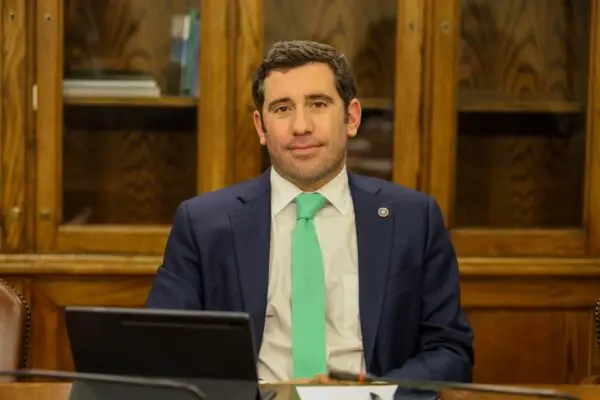 Diputado Benjamín Moreno exige renuncia de ministro Jackson tras aprobación de proyecto de acuerdo