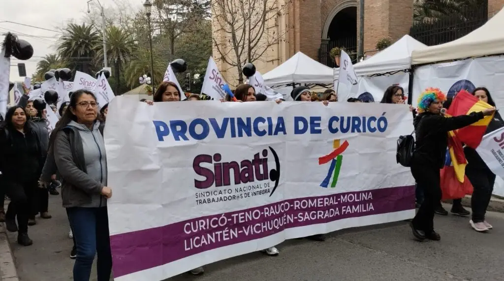 Trabajadoras de Fundación Integra marchan en segunda jornada de paro nacional