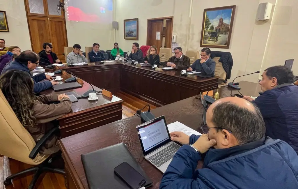 Concejo Municipal de Curicó aprobó congelar permisos de subdivisiones, loteos y edificación en áreas inundadas o en riesgo