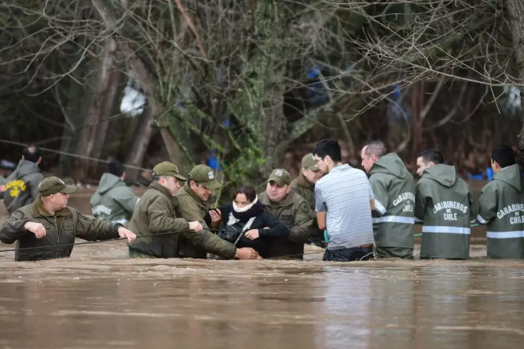 Nuevo balance de Senapred: Más de 42 mil aislados y 24 mil damnificados