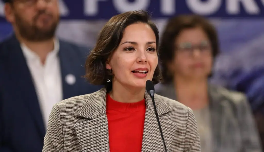 Gremio de funcionarios apunta a "falta de experiencia" de nueva ministra de Culturas, Carolina Arredondo