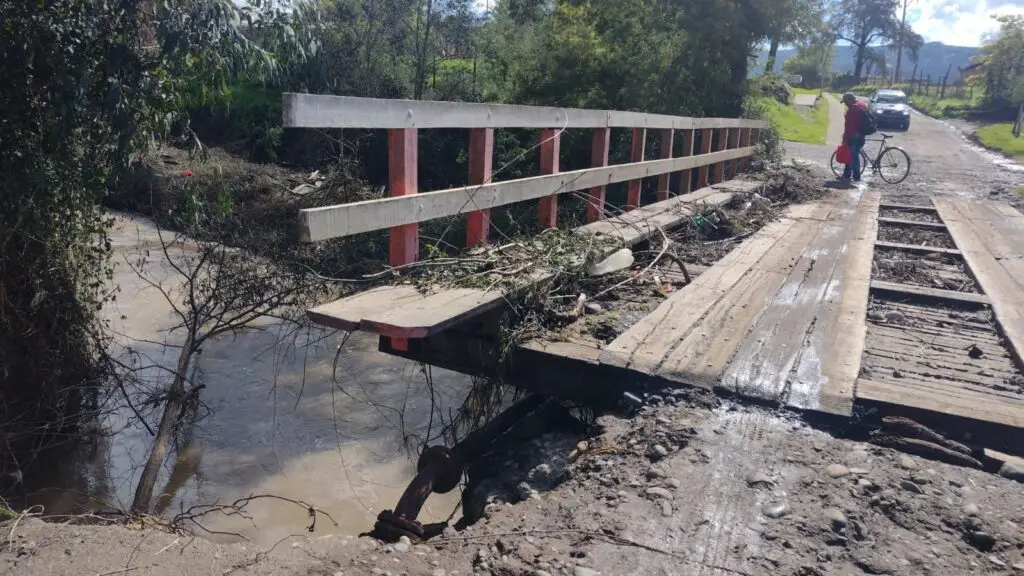 Municipio de Sagrada Familia y vecinos repararon Puente El Auto en La Higuerilla