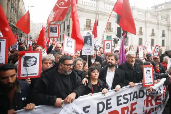 Presidente Boric se une a Romería en la Alameda por 50 años del golpe