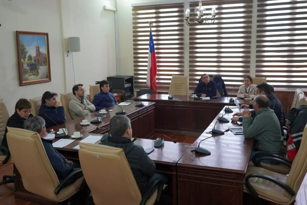 Alcalde de Curicó criticó a seremi de Obras Públicas por falta de soluciones para recuperar conectividad tras temporal