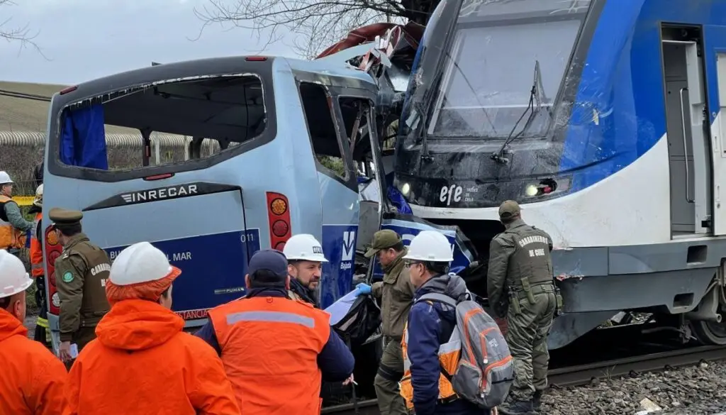 Fiscalía pide 26 años de cárcel para chofer de bus que colisionó con Biotrén