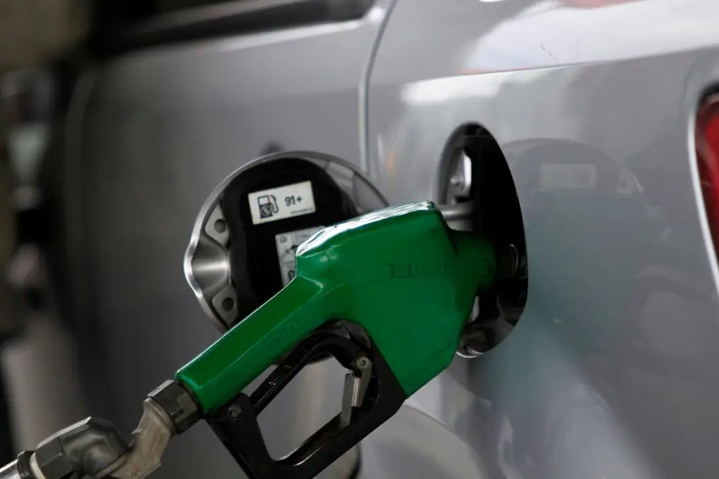Bencinas subirán hasta $31 por litro este jueves