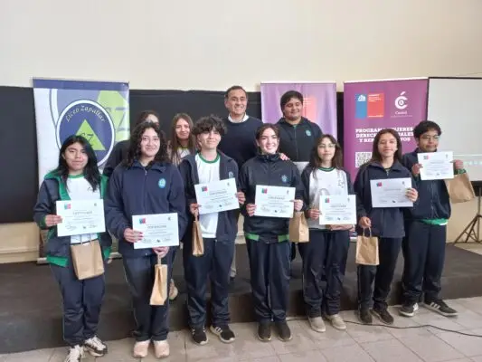 Jóvenes curicanos fueron certificados por el programa Mujer, Derechos Sexuales y Reproductivos