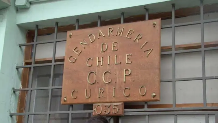 Detenido por atacar con arma blanca a adultos mayores agredió a compañero de celda en cárcel de Curicó 
