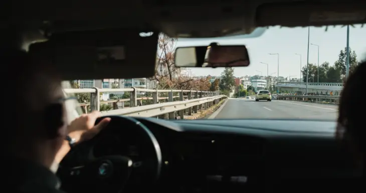 Padre denuncia que chofer de Uber secuestró y le robó a su hijo