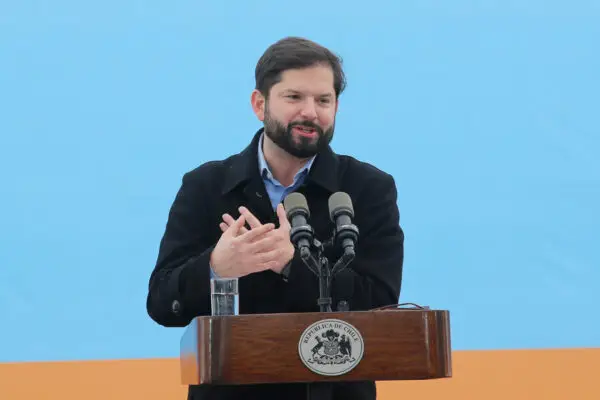Boric responde a economista que criticó viaje a la Antártida: "Voy a proponer que nos vayamos en canoa"