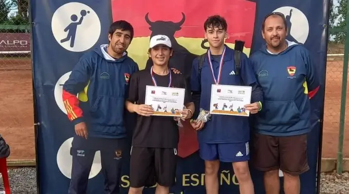 Curicanos destacan en torneo de tenis en Talca