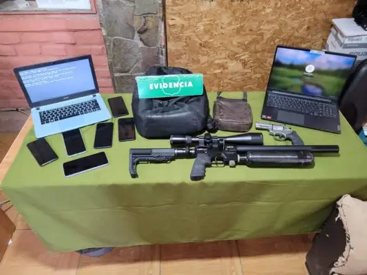 Carabineros de Curicó detuvieron a dos sujetos por porte de arma de fuego y ocultar placa patente