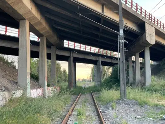 Hombre no identificado es hallado muerto frente a Población Maquehua