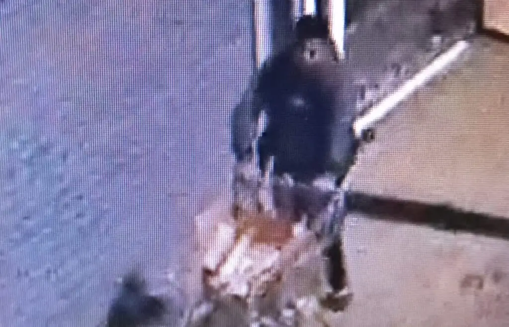 Detienen a hombre que robó paquete de longanizas en carnicería del centro