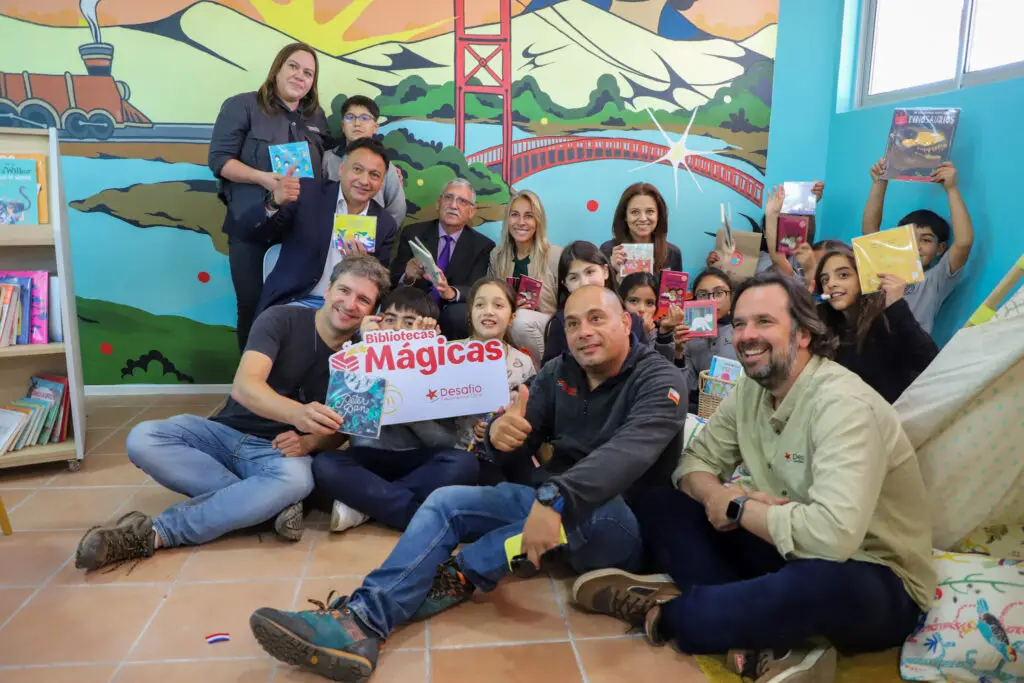 Liceo Bicentenario Augusto Santelices Valenzuela de Licantén recibió nueva “Biblioteca Mágica”