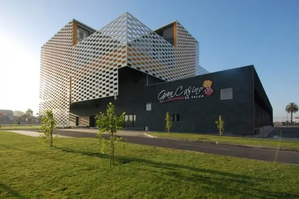 Ministerio de Hacienda compromete mantener empleo de actuales trabajadores de Casino de Talca