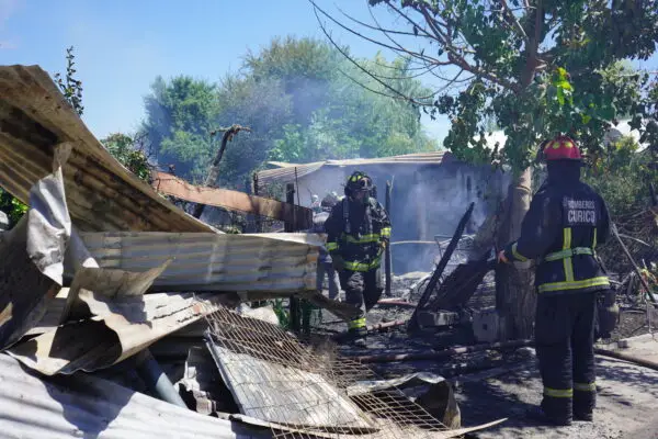 Municipio de Curicó comprometió ayuda a damnificados por incendio en Villa Santa Carmen de Tutuquén