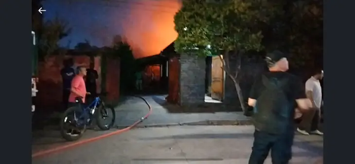 Lontué: incendio destruye una vivienda y causa daños parciales en otras dos