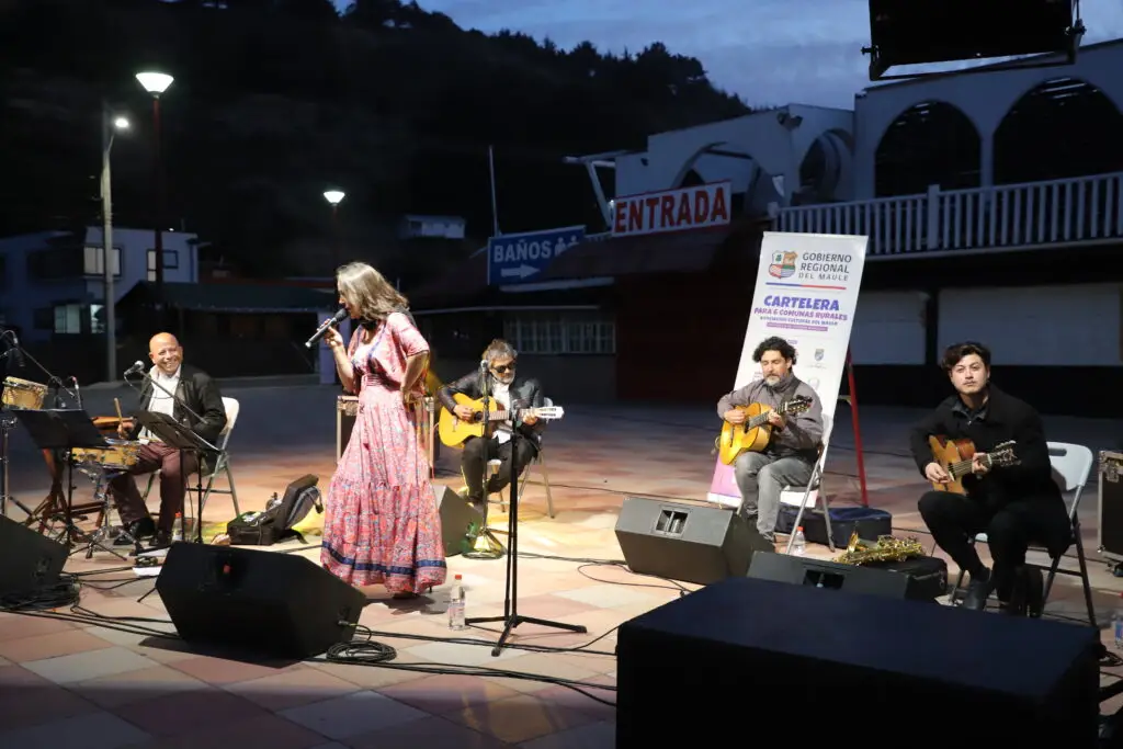 En la Costanera de Iloca se realizó concierto homenaje a Roberto Parra