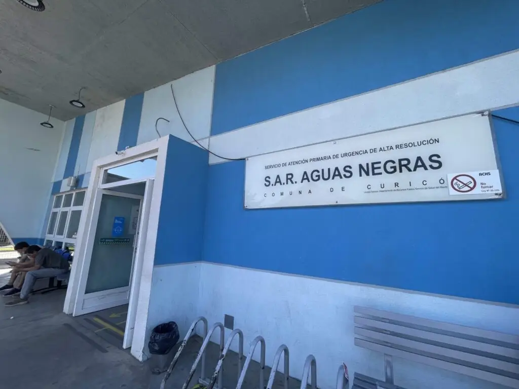 Alcalde de Curicó visitó SAR de Aguas Negras tras agresión de usuaria a médico