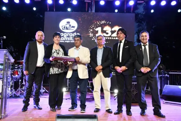 Sagrada Familia celebró su 132 aniversario con show musical e investidura de dos nuevos Hijos Ilustres