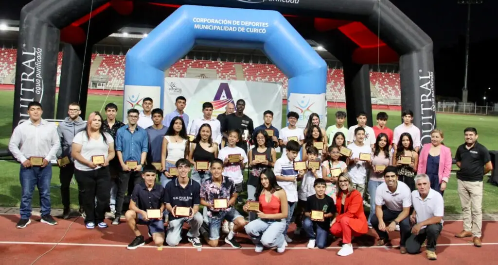 Asociación Provincial de Atletismo premió a sus deportistas destacados del 2023