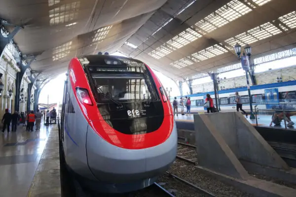 Pasajeros de tren a Santiago denuncian que EFE intentó dejarlos en Talca por viaje de comitiva del ministerio de las Culturas