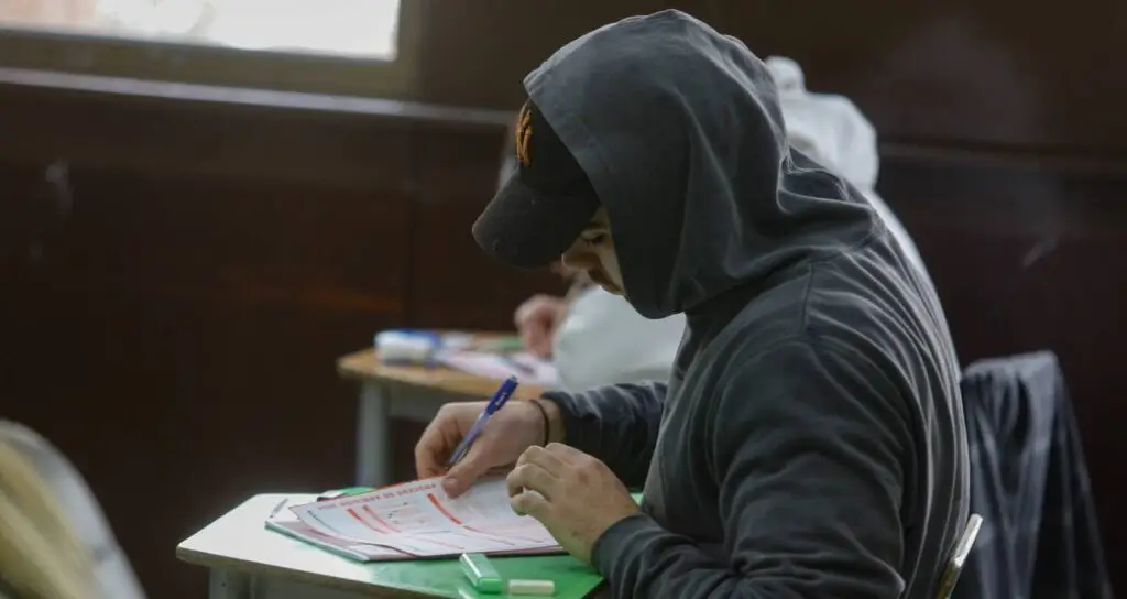 Solo dos colegios municipales sobresalieron entre los 100 establecimientos con mejor rendimiento en la PAES
