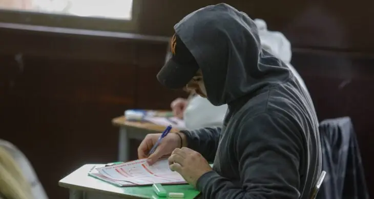 Solo dos colegios municipales sobresalieron entre los 100 establecimientos con mejor rendimiento en la PAES