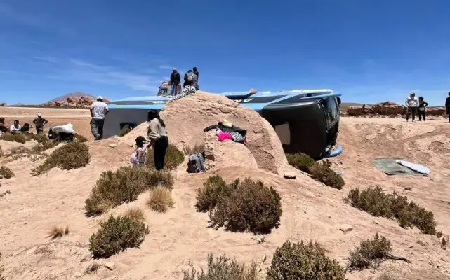 Periodista curicana sobrevivió a volcamiento de bus en camino a Bolivia