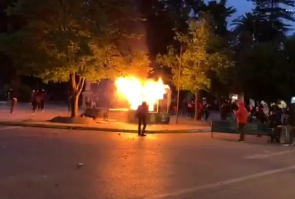 Gobierno otorga pensión vitalicia a condenado del estallido social que quemó caseta de Carabineros en Talca
