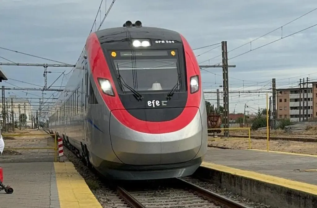 Hombre muere atropellado por tren en Curicó