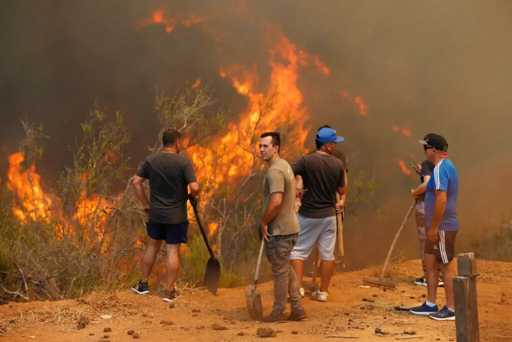 Aumentan a 132 los fallecidos por incendios forestales en la región de Valparaíso