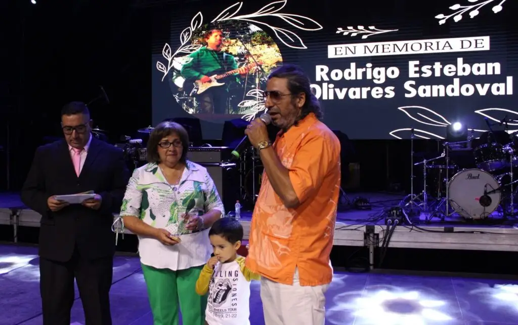 Fiesta Tenina 2024 inició con homenaje póstumo a fallecido rockero Rodrigo “Pito” Olivares Sandoval