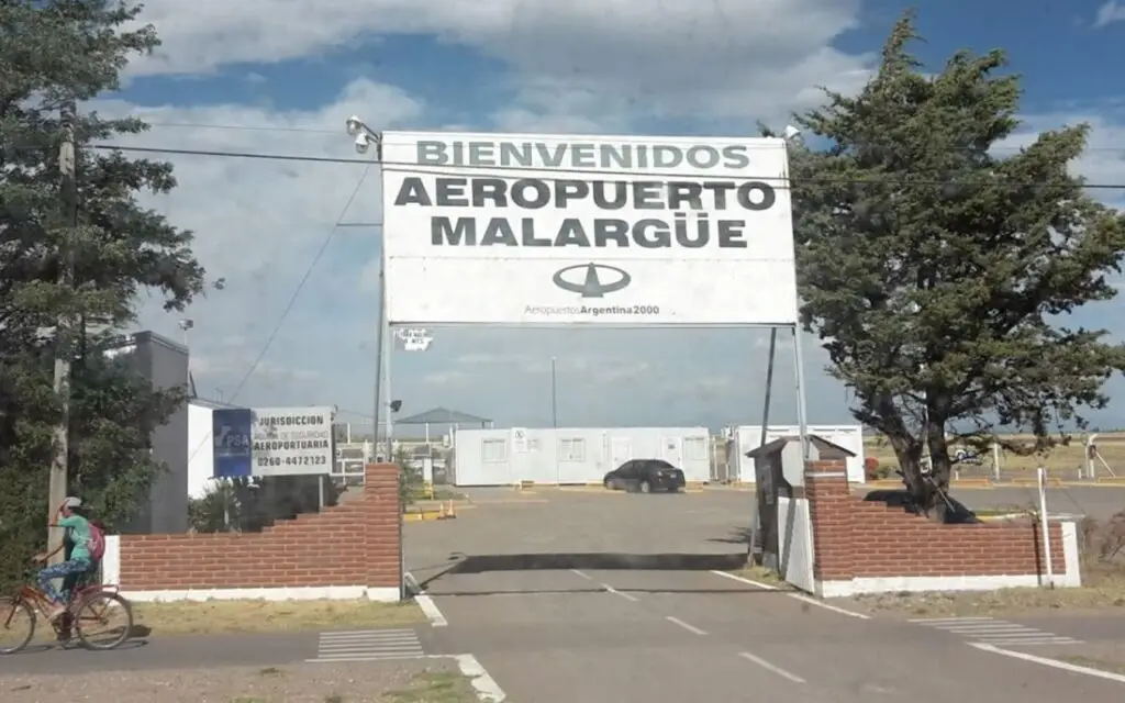 Municipio de Romeral trabaja convenio para exportar cerezas vía aérea por aeropuerto de Malargüe