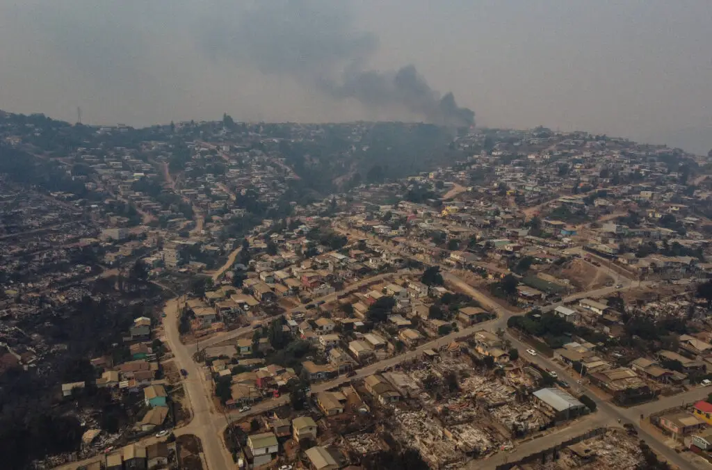 Aumentan a 131 los fallecidos por incendios en Valparaíso