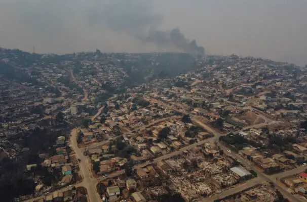Aumentan a 131 los fallecidos por incendios en Valparaíso