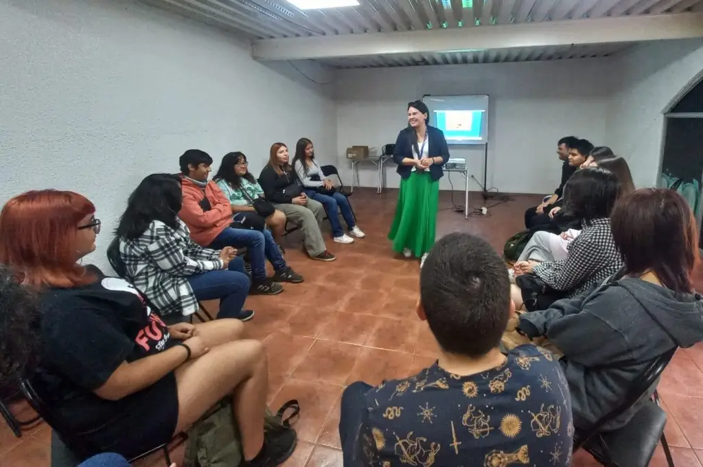 Municipio de Curicó realizó taller de intervención psicológica para jóvenes