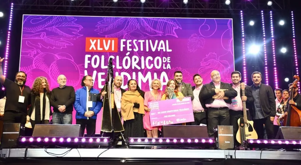 Festival Folclórico de la Vendimia de Molina 2024 finalizó con Luis Rivas y su Grupo como ganadores de la competencia