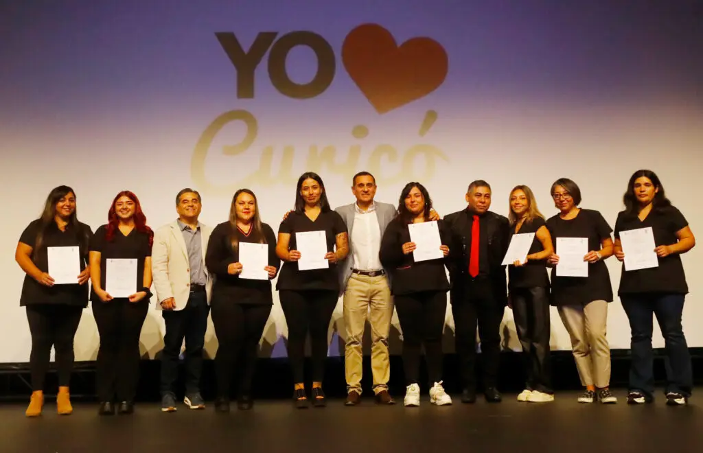 Cien curicanas culminaron cursos de habilidades laborales de Oficina de la Mujer